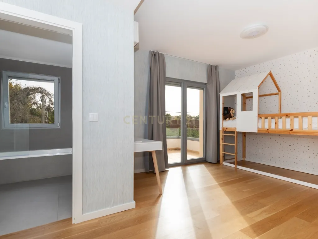 Moradia T5 de Luxo com Piscina, Ginásio, Sauna e Garrafeira em Birre, Cascais - Image 38