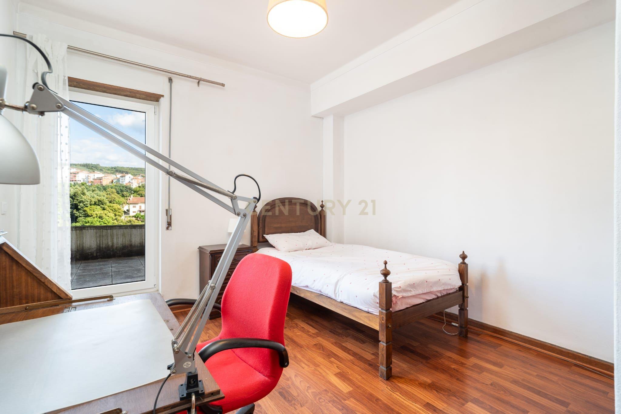 T3 Duplex com 2 Terraços, na Av. Elísio de Moura, em Coimbra - Image 21