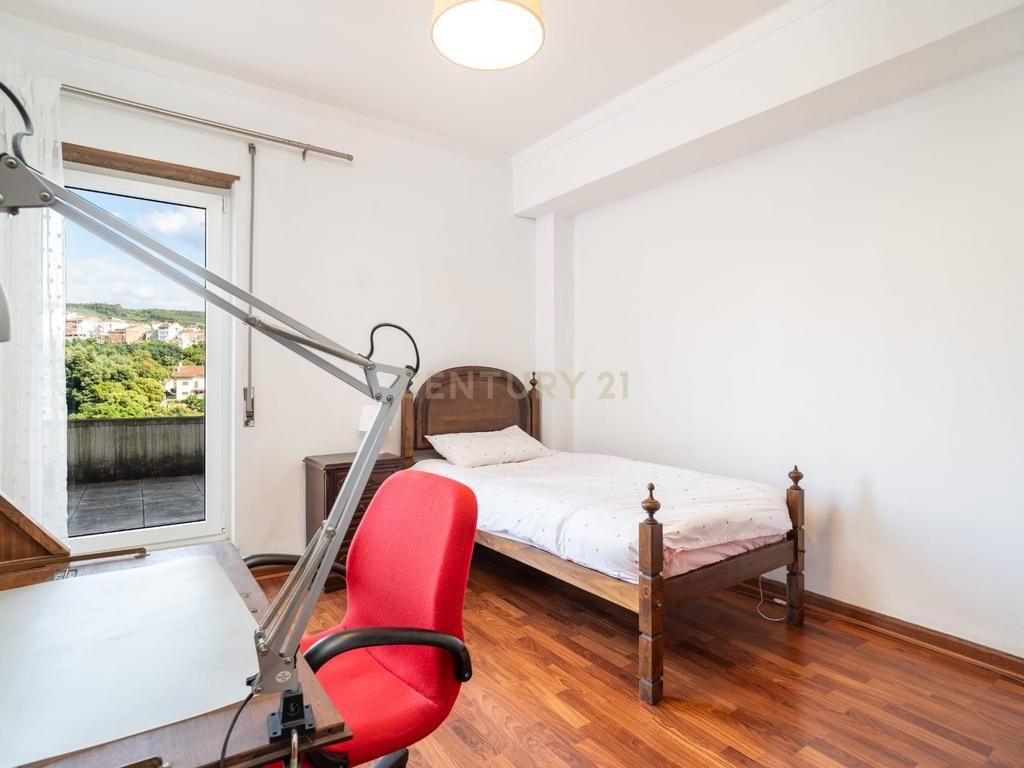 T3 Duplex com 2 Terraços, na Av. Elísio de Moura, em Coimbra - Image 21