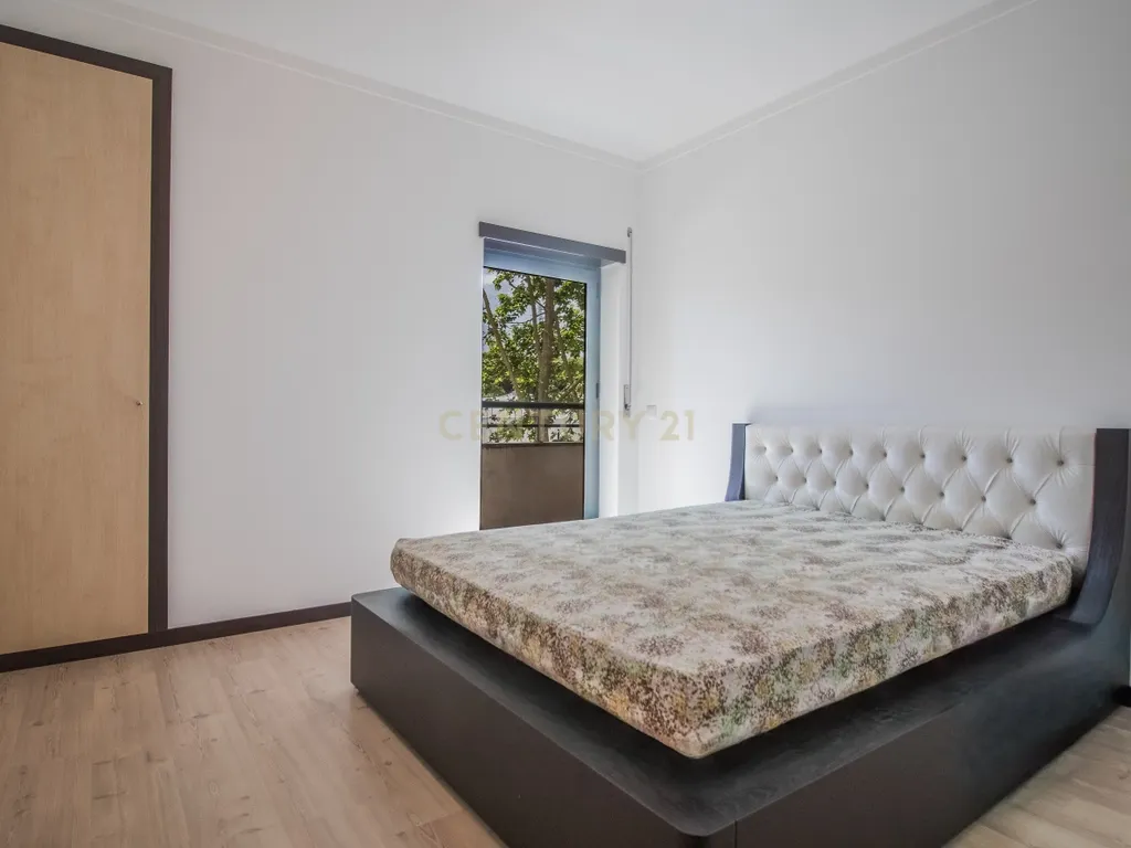 Apartamento T3 c/ 2 Varandas, Garagem Dupla e Terraço com Sala de Eventos - Image 12