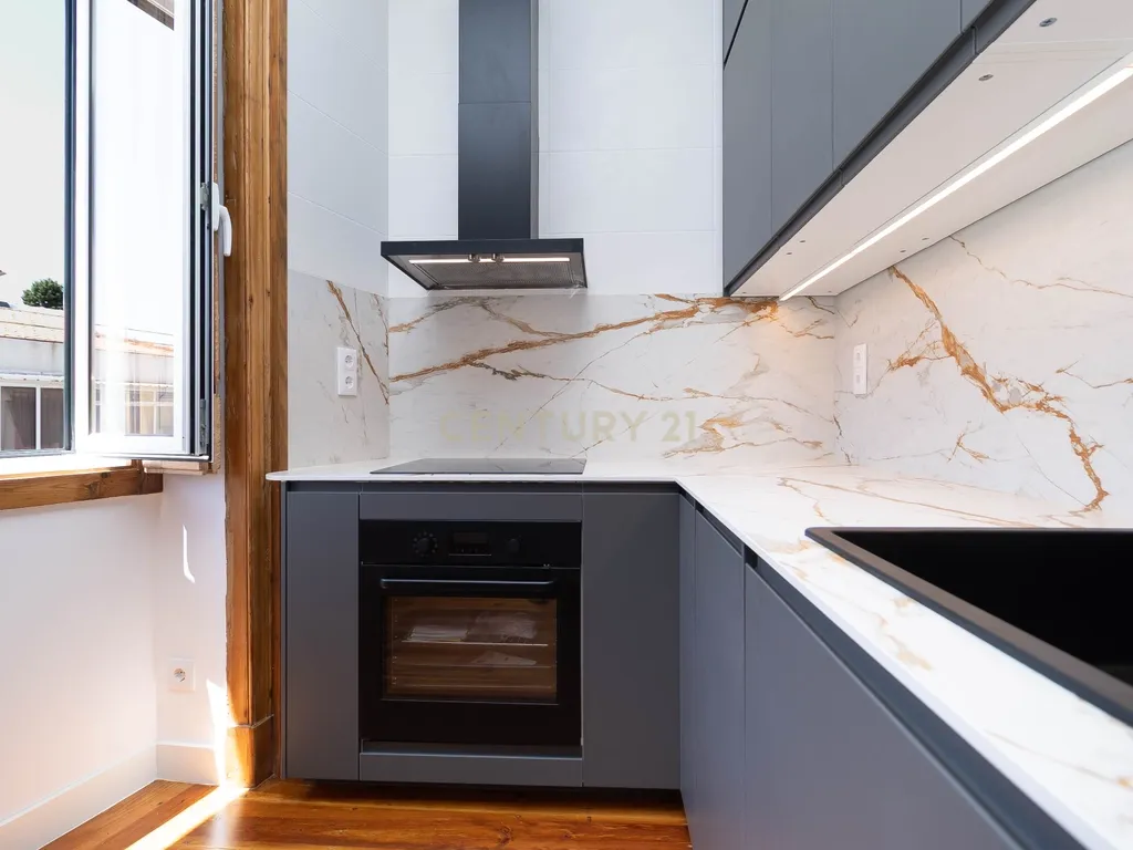 Apartamento T3  transformado em t2, totalmente remodelado -  coração de Lisboa - Image 2