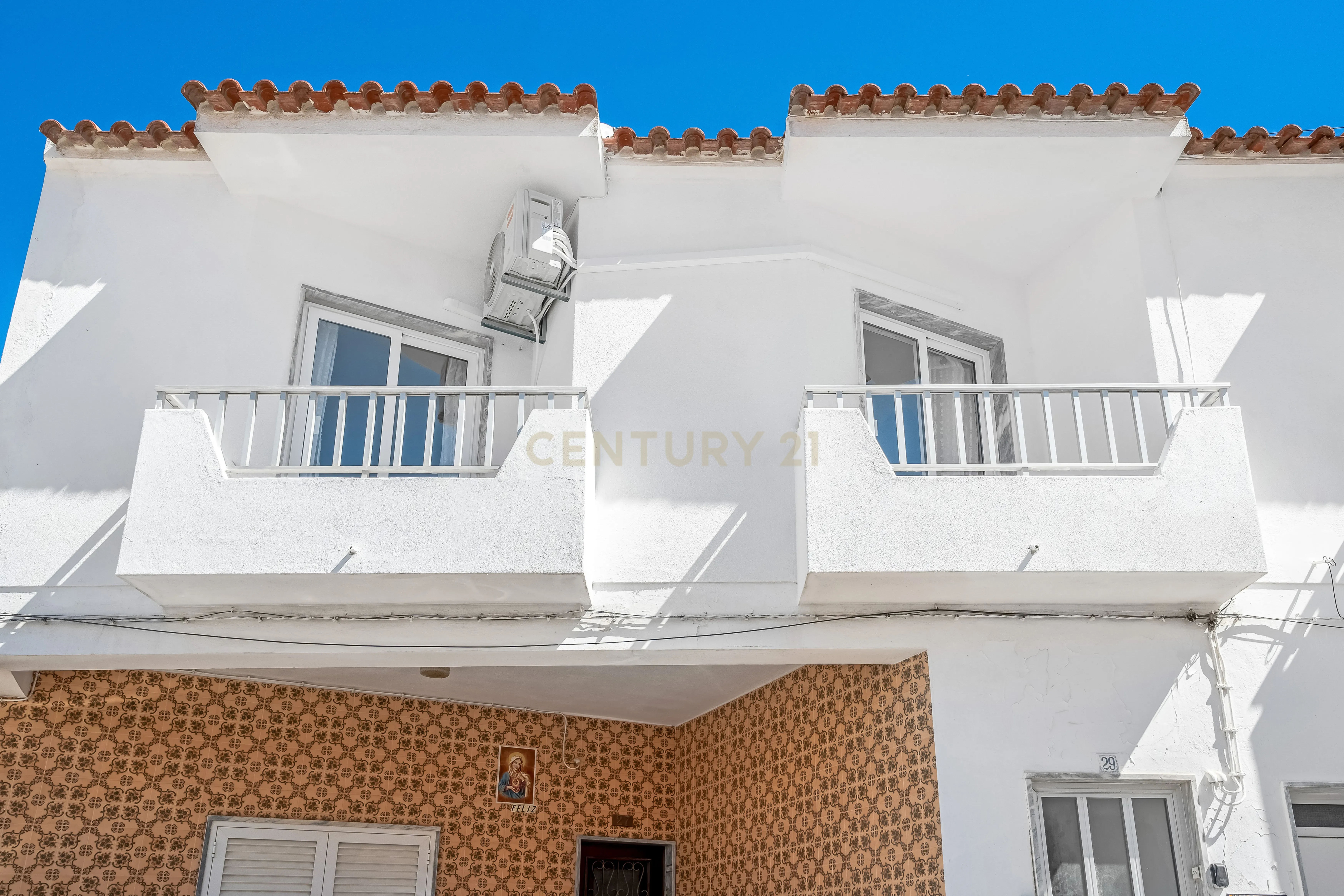 Fotografia 5 de T2 Renovado no Centro de Carvoeiro | Rooftop Privado com Vista Mar | 30s da Praia