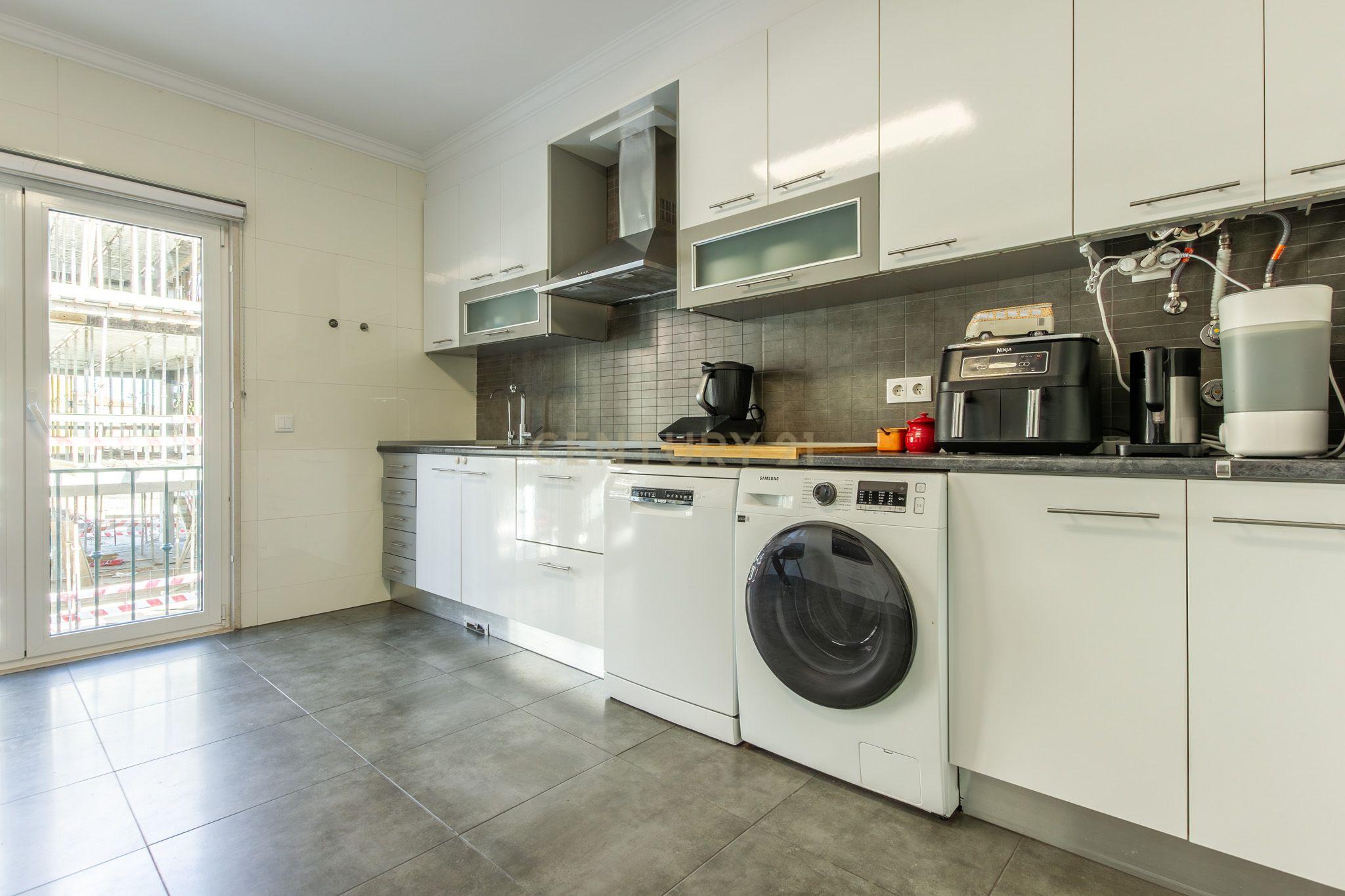 Fotografia 9 de Apartamento T2 Renovado em Azeitão com lugar de parqueamento