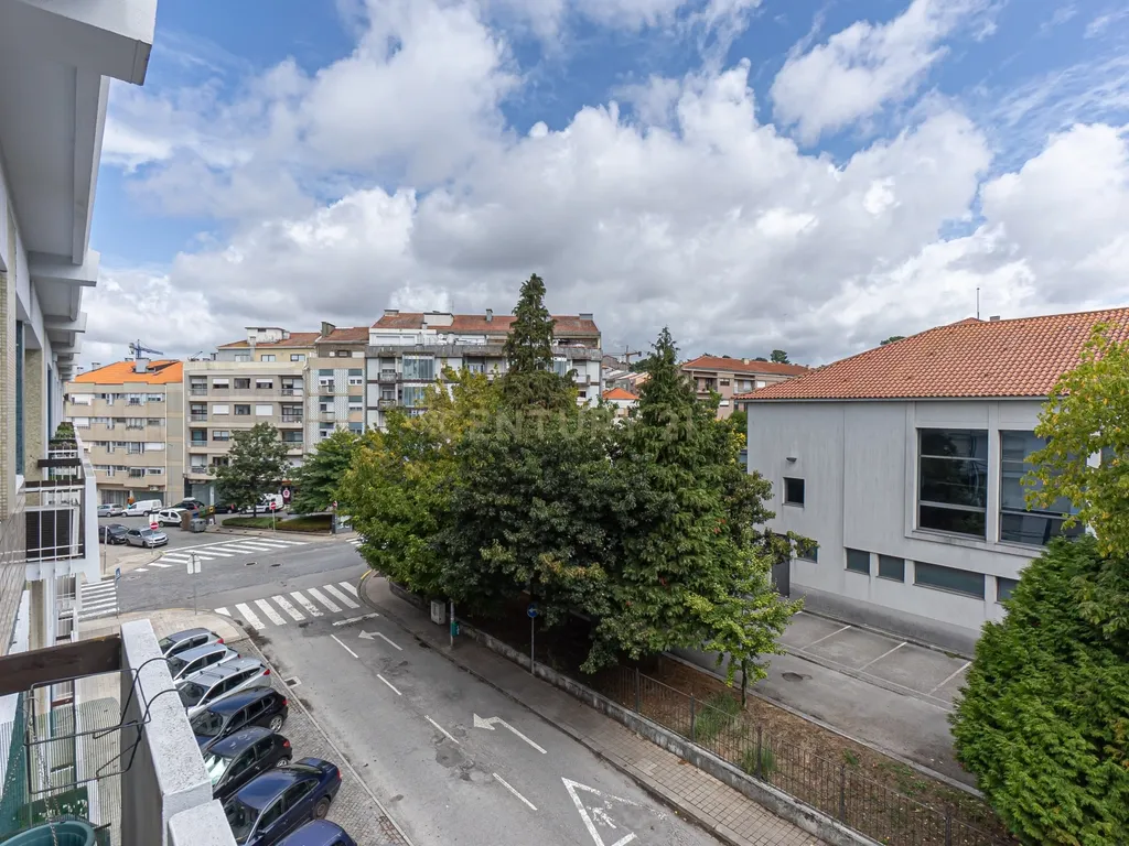 T2+1 com varanda e excelente localização junto à Quinta do Covelo | Paranhos - Image 18