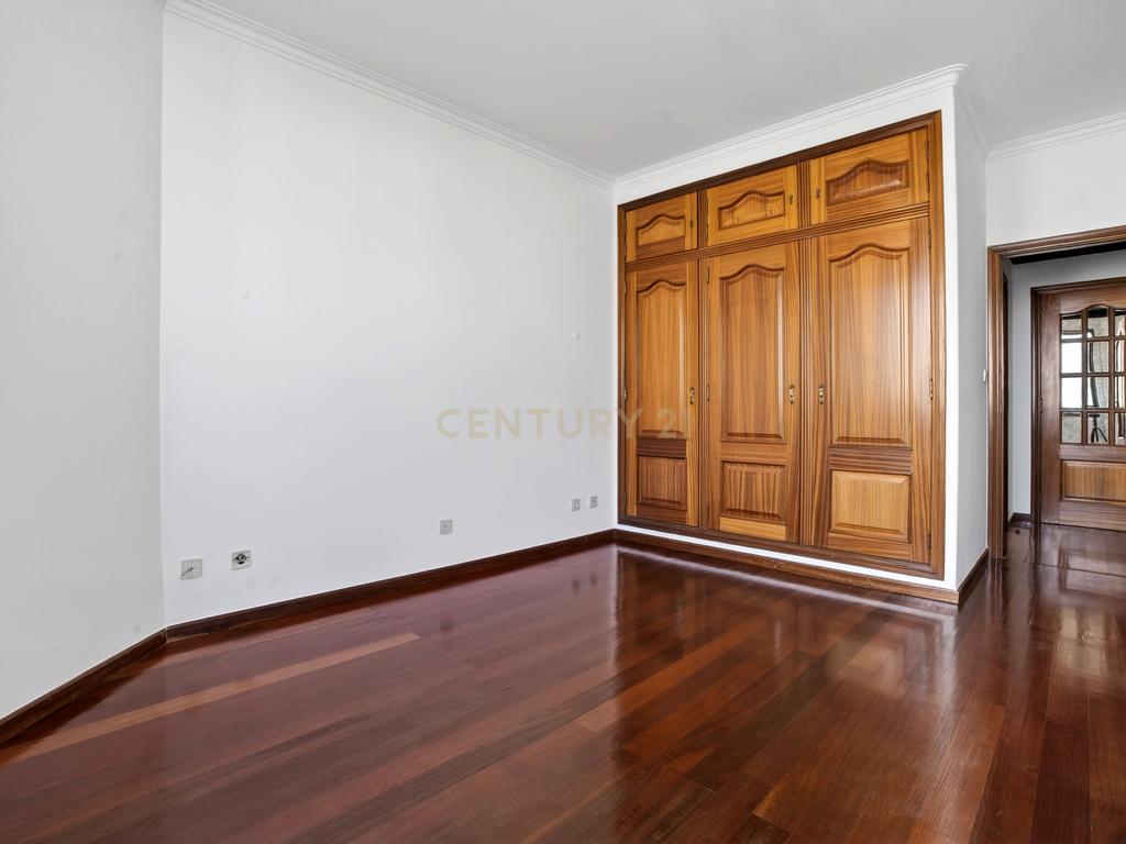 Apartamento T3 em Areeiro, com 1 lugar de garagem, Lisboa. - Image 23