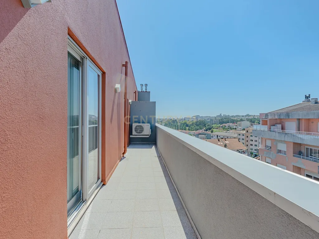 Apartamento T2 com terraço panorâmico – Rio Tinto - Image 24