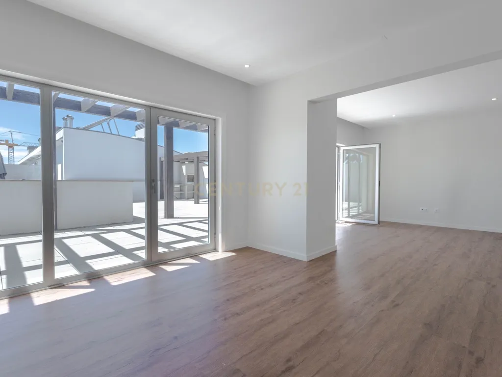 T4 Duplex com vista mar em Espinho - Image 33
