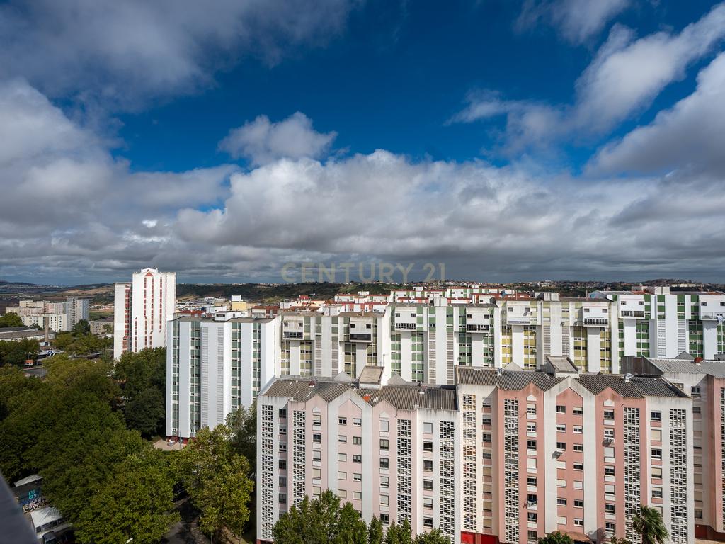 Apartamento T2 em Santo António dos Cavaleiros_Muito bem localizado - Image 22