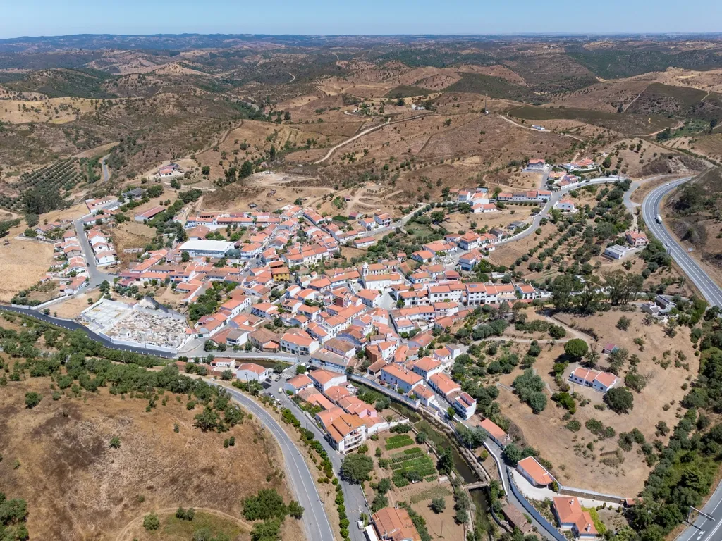Moradia com 3 Quartos, Quintal e Garagem em Santana da Serra - Image 22