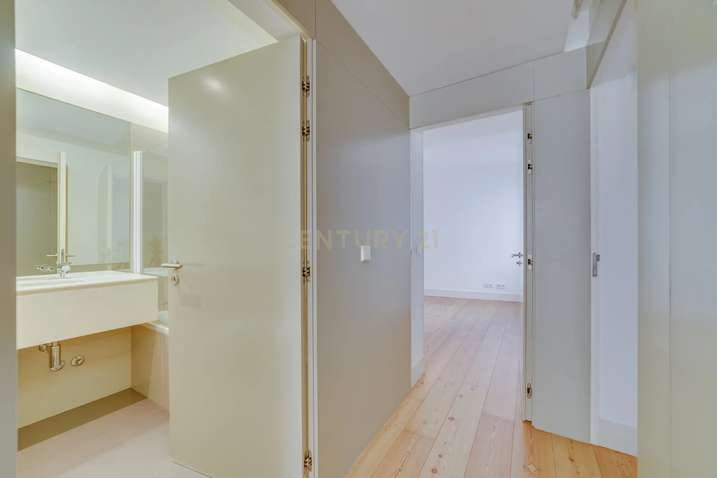 Encantador T2 de 81,5m² no coração do Príncipe Real - Image 16