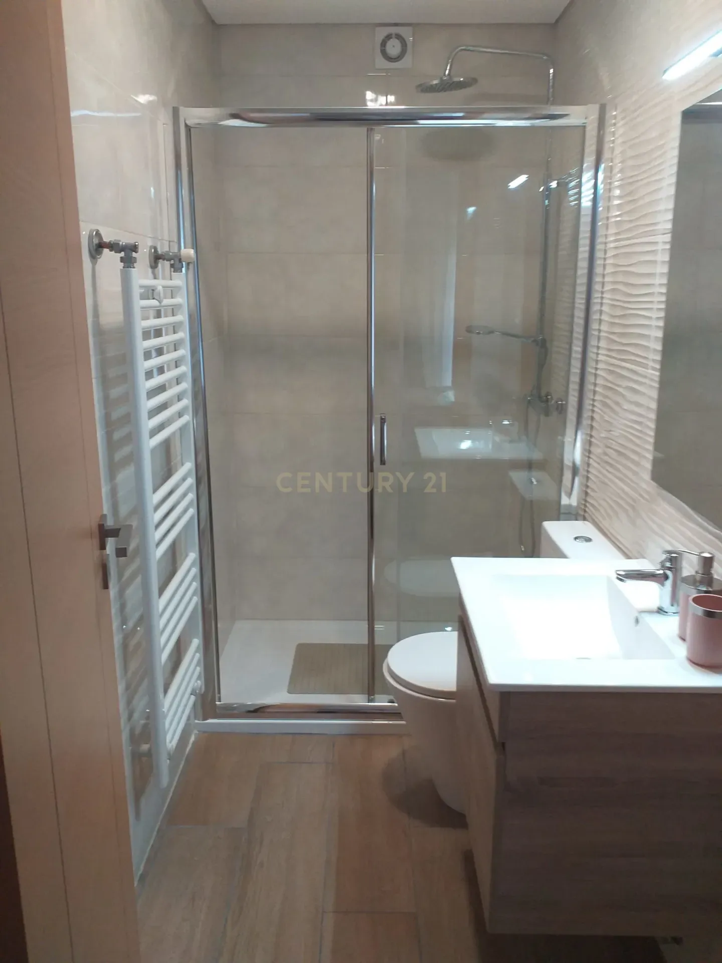 Magnífica Casa com 3 Apartamentos na Vila do Gerês - Image 10