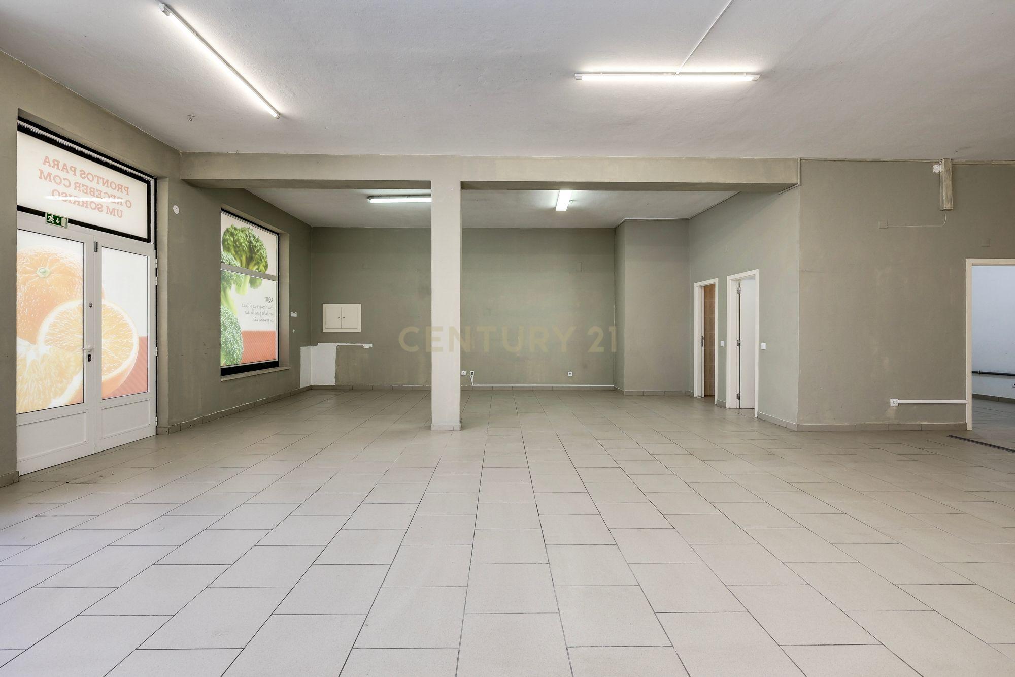Fotografia 8 de Loja em Leiria - Urbanização Telheiro - 124m2