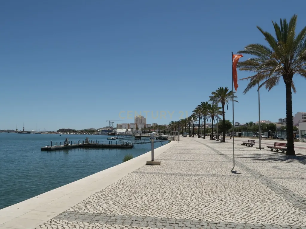 Ruína com 200m² no centro de Portimão - INVESTIMENTO - Image 17