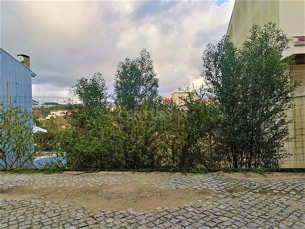 Lote para construção de moradia com 3 frentes perto do Freixo em Valbom, Gondomar, Porto - Image 4