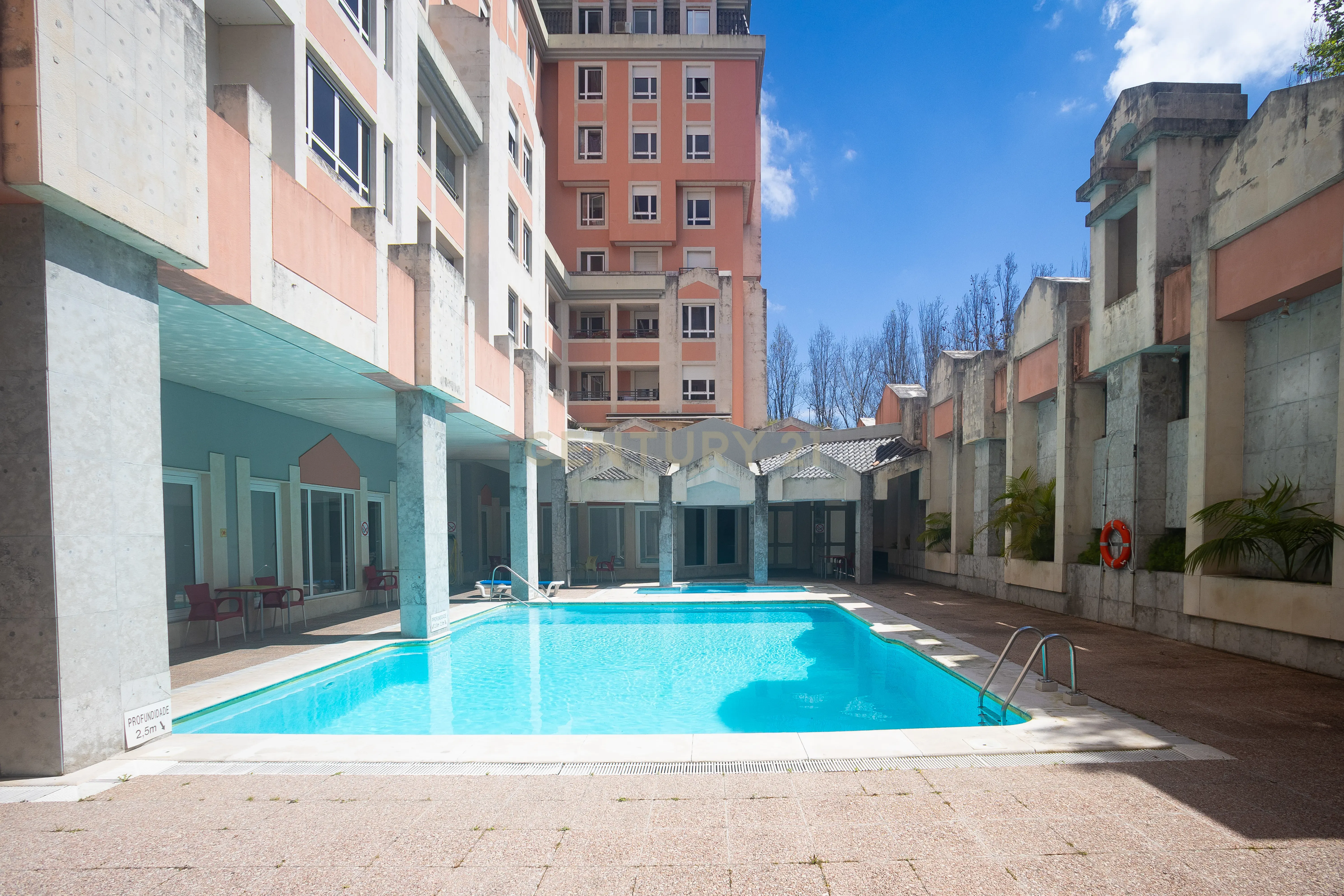 T2 Arrendamento em Telheiras com Estacionamento e Piscina - Image 23