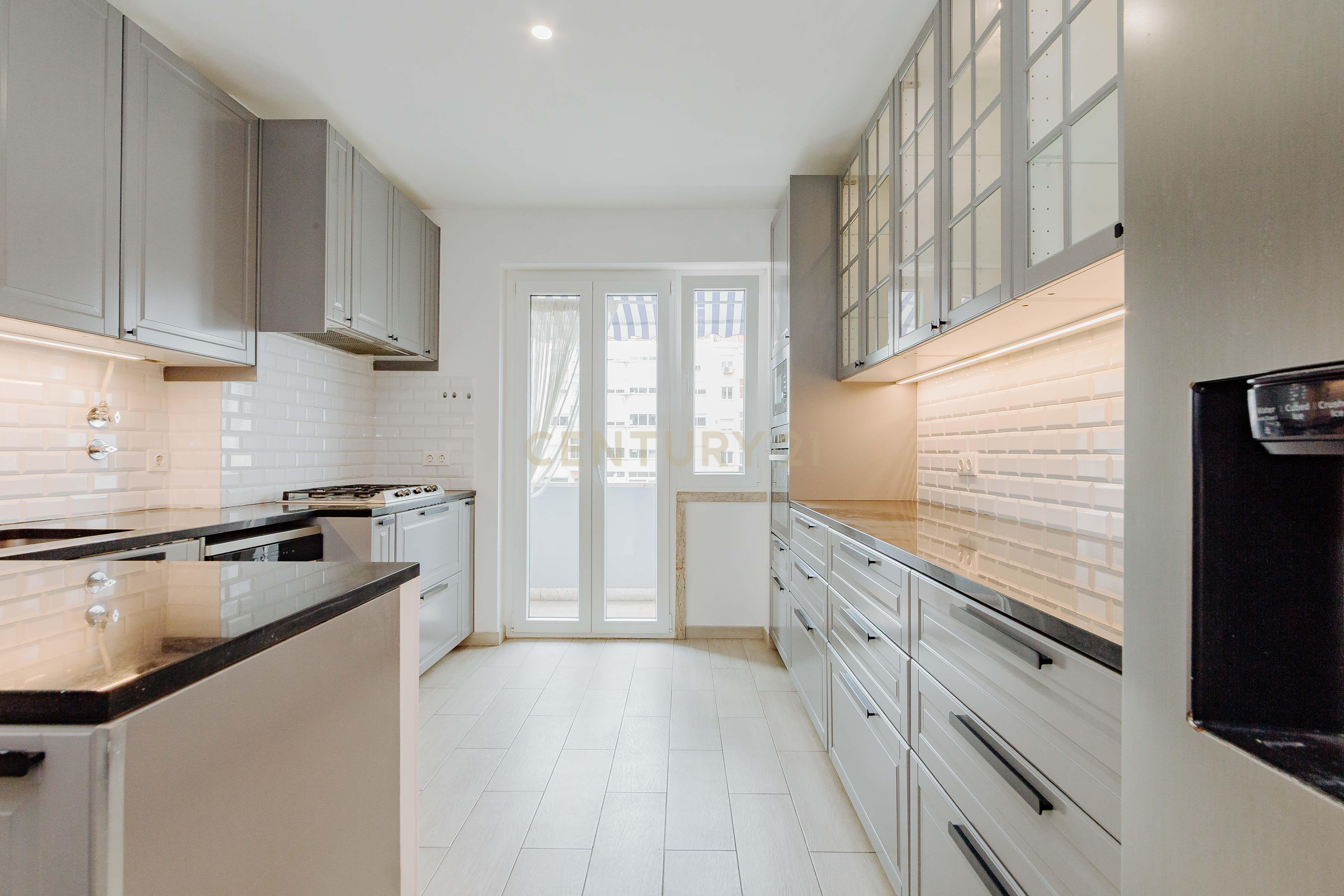 APARTAMENTO T5 REMODELADO SALDANHA LISBOA - Image 48