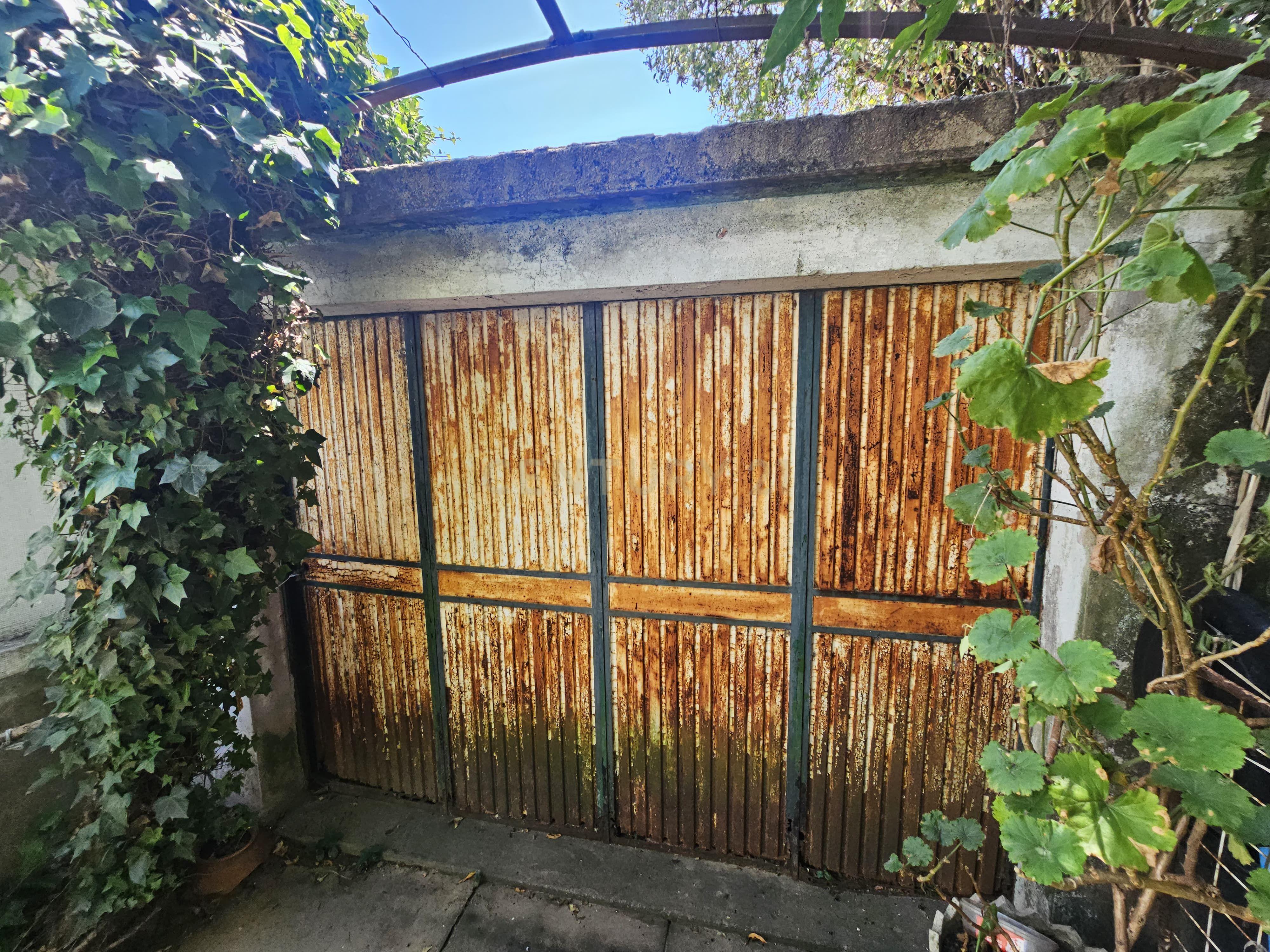 Fotografia 4 de MORADIA T5 GEMINADA PARA REMODELAR TOTAL | Rua Fernão Mendes Pinto, 294, Vila Nova de Gaia