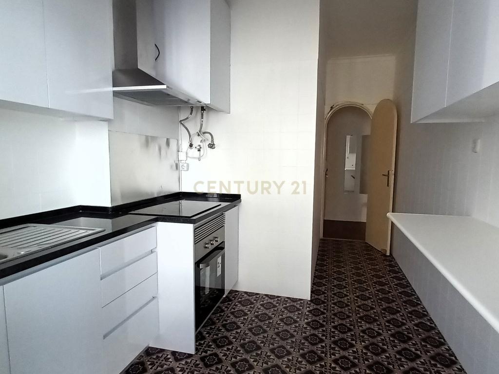 Apartamento de 3 assoalhadas em Oeiras para arrendamento - Image 1