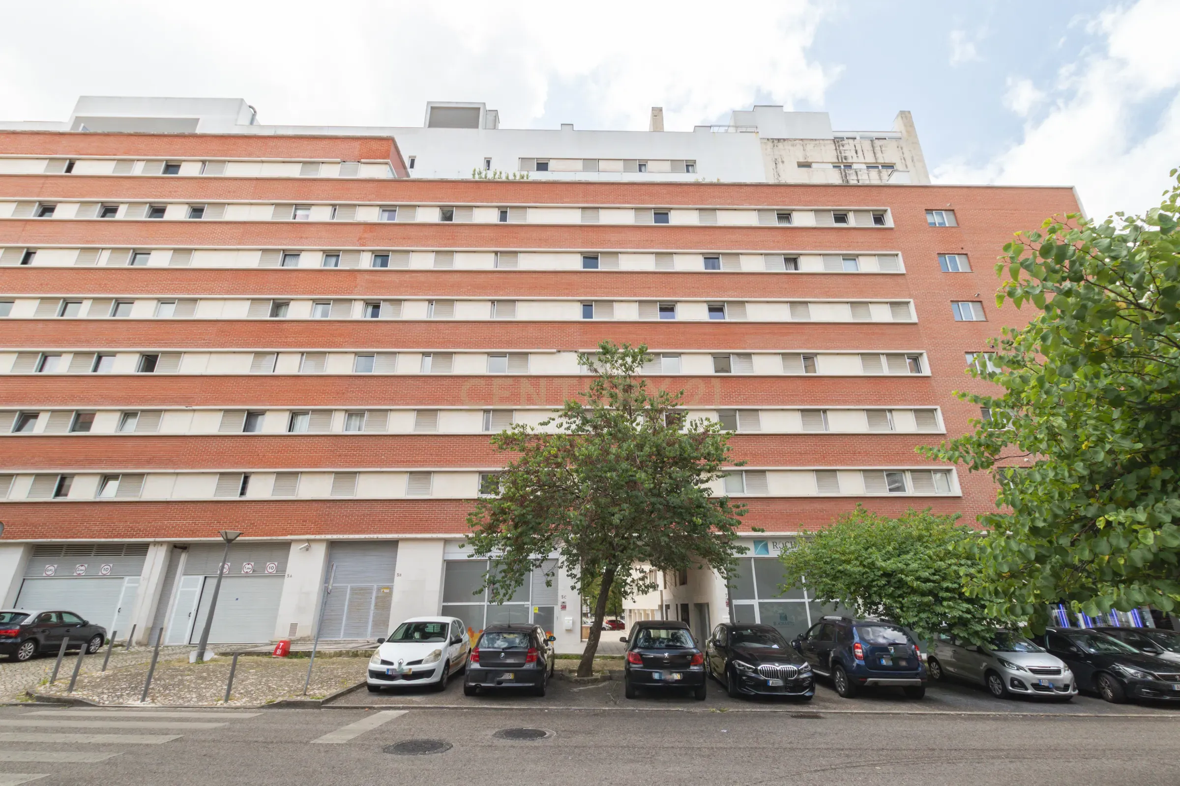 Apartamento T2 com Vista Panorâmica em Lisboa - Image 29