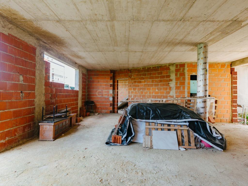 Moradia Unifamiliar de Tipologia T2 em Construção - Image 4