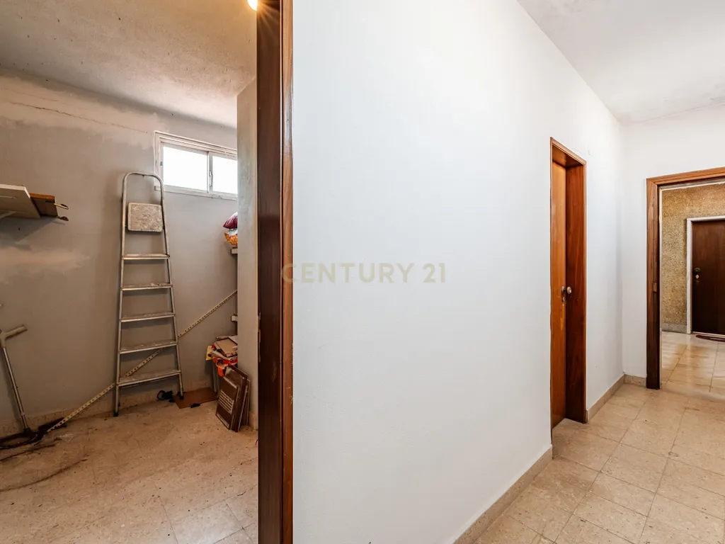 Apartamento T3 com Excelente Localização em Agualva-Cacém - Image 27
