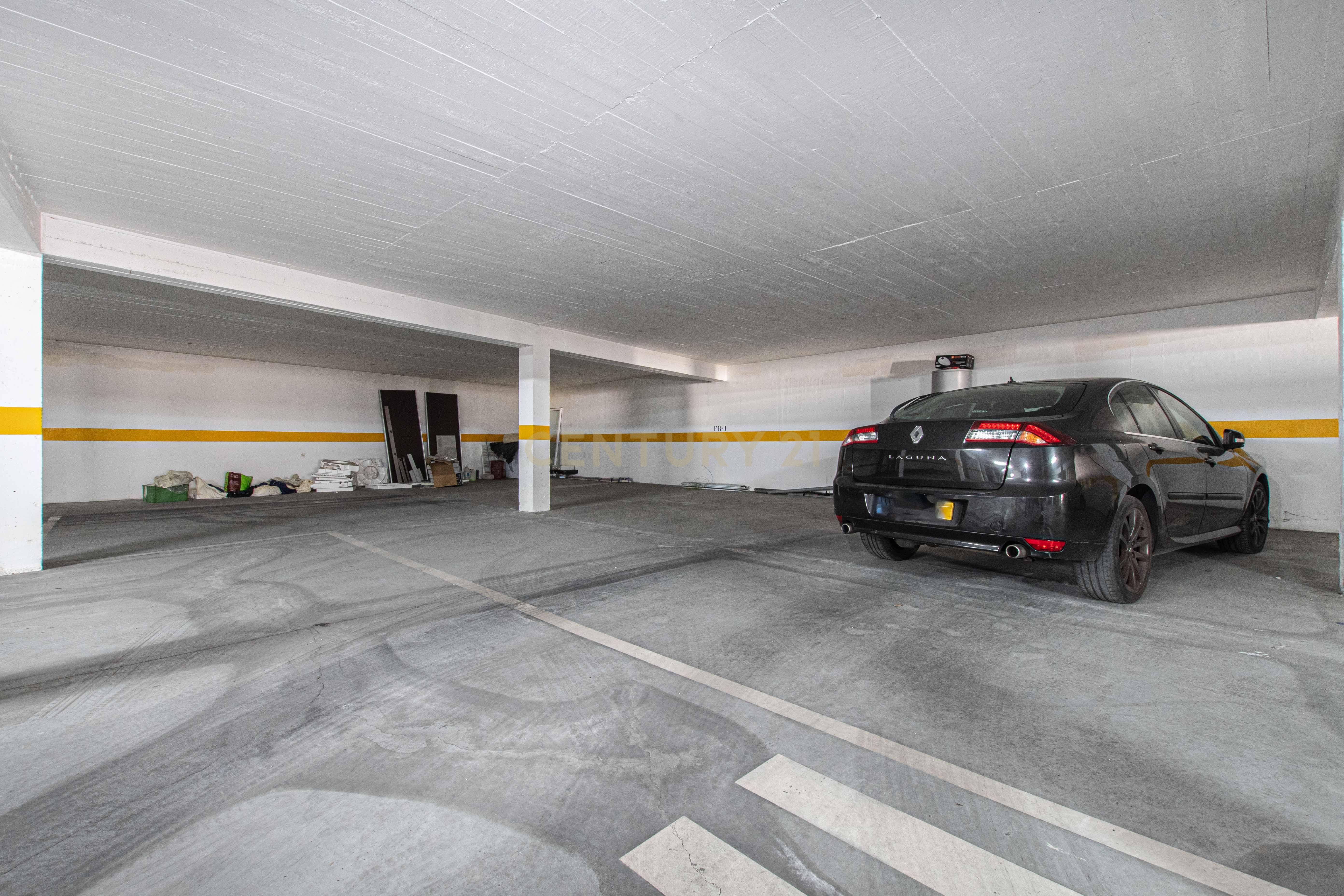 Fotografia 11 de T4 Duplex Premium com Terraço / Arrecadação / 5 Lugares de Estacionamento / Marinha Grande