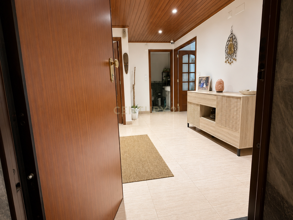 Apartamento T2 com Parqueamento | Rio de Mouro | Casais de Mem Martins - Image 1