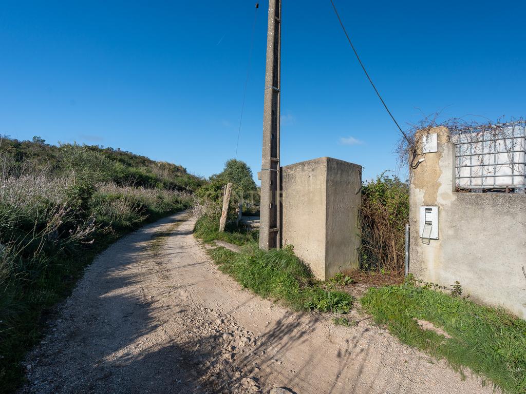Parcela de 300m2 de Terreno Rústico ,em regime de Avos, na Terrugem. - Image 3