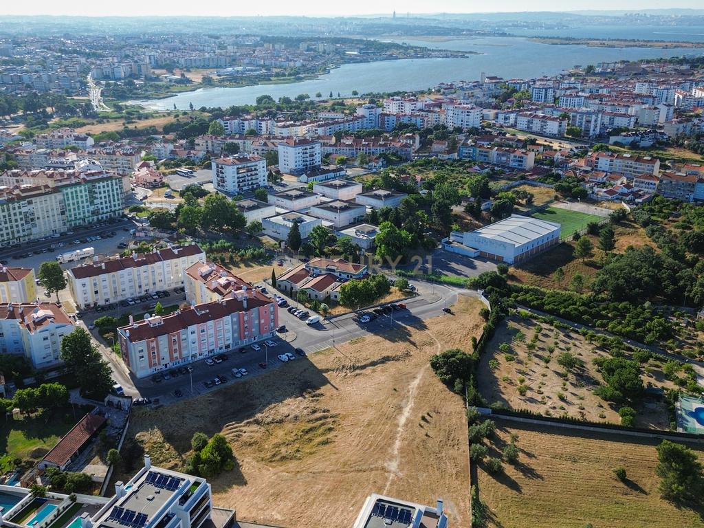 🏡 Moradia T3 em Bacelos de Gaio – Conforto, Espaço e Qualidade de Vida no Seixal - Image 44