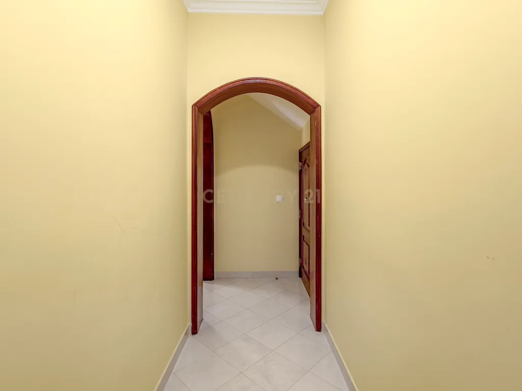 Andar de Moradia T2 com espaço exterior - Image 15