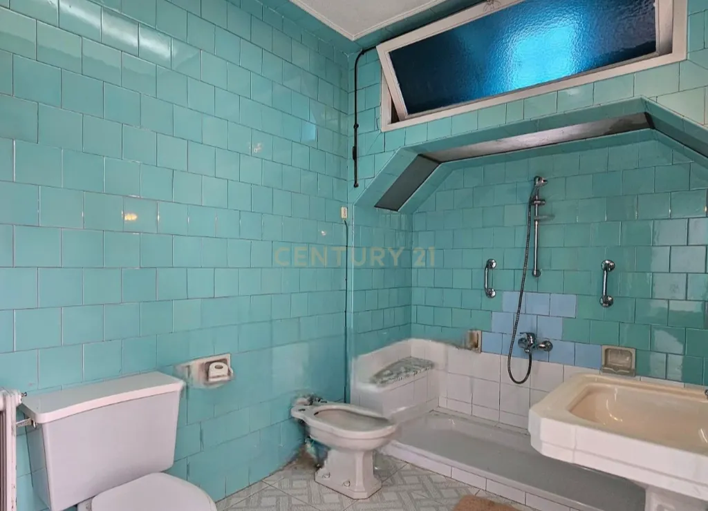 GRANDE CASA À VENDA NO CENTRO DA VILA DE CERVELLÓ, A APENAS 15 KM DE BARCELONA E DO AEROPORTO EL PRAT - IDEAL PARA VÁRIAS FAMÍLIAS OU COMO MASIA SEM JARDIM - Image 18