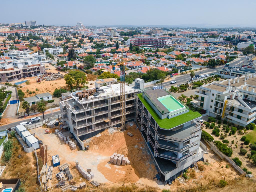 Apartamentos de Prestígio no Centro de Albufeira no Único Condomínio Novo com Vista Mar a Poucos Passos da Praia - Image 35