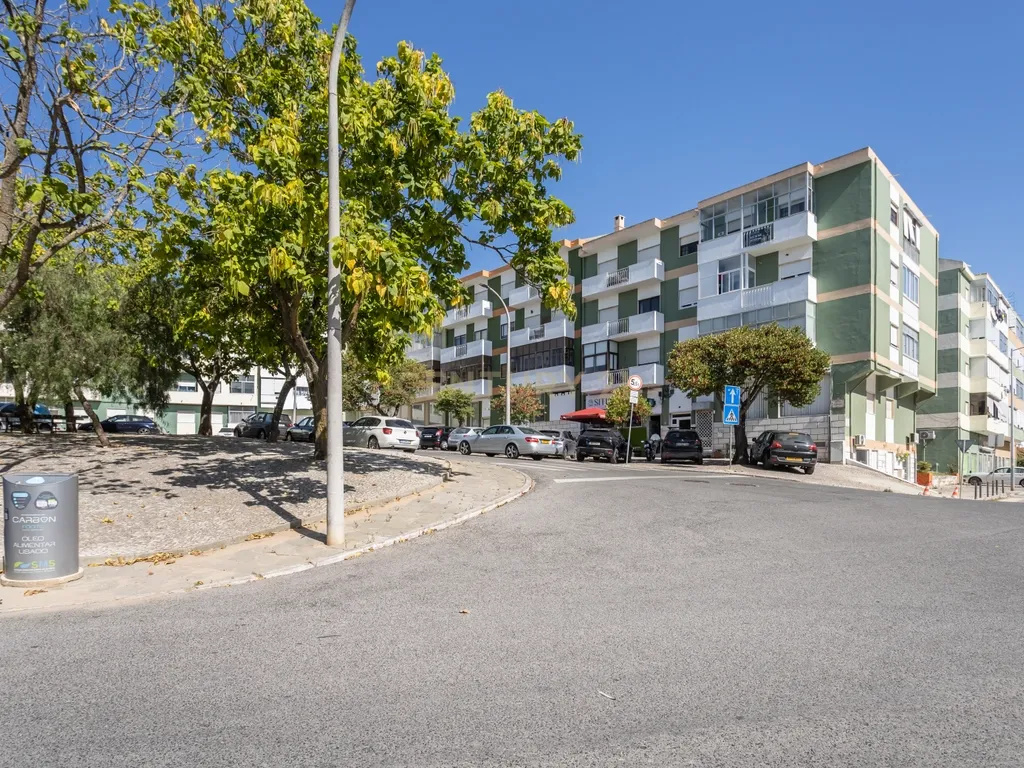 Magnífico T4 no Bairro de São Gabriel com 3 Varandas e Vista Panorâmica – Setúbal - Image 42