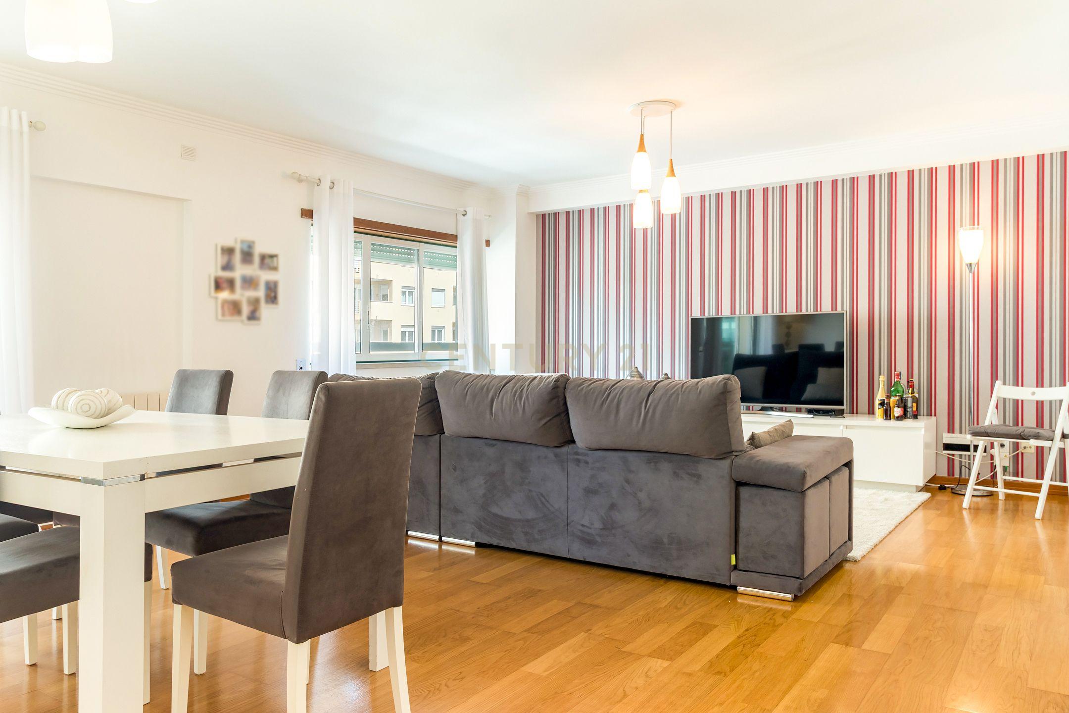Apartamento T3 mobilado, equipado, com garagem, em Carnaxide, Oeiras. Para arrendar!