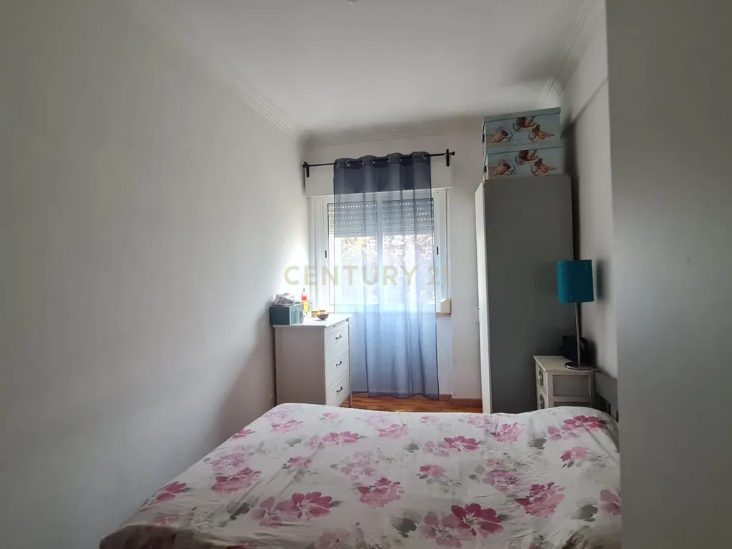 Apartamento T3 com 82m² na Amadora – Excelente Estado e Localização Privilegiada - Image 9