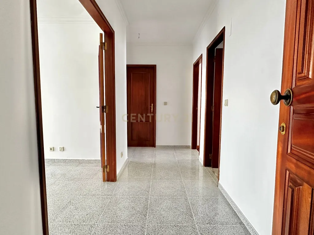T2 Rinchoa Tapada das Mercês para Arrendamento - Image 3