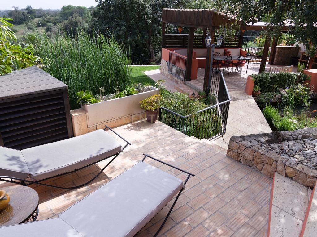 Propriedade com três habitações, piscina aquecida e sauna, num terreno de 10.000 m² - Image 115