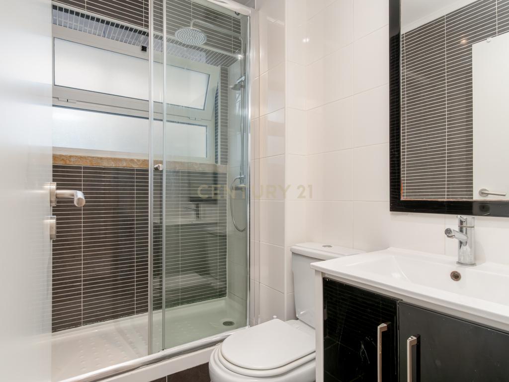 Apartamento Renovado T2 em São Vicente, Lisboa - Image 12