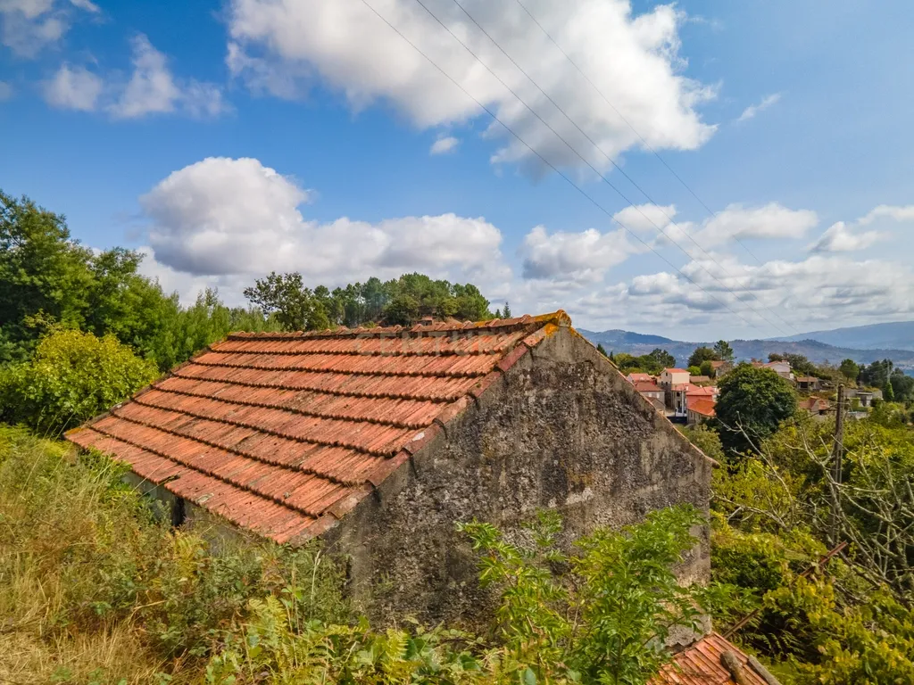 Casinha rústica para Recuperação e terreno em Fandinhães, Marco de Canaveses, com vista Rio Douro - Image 7