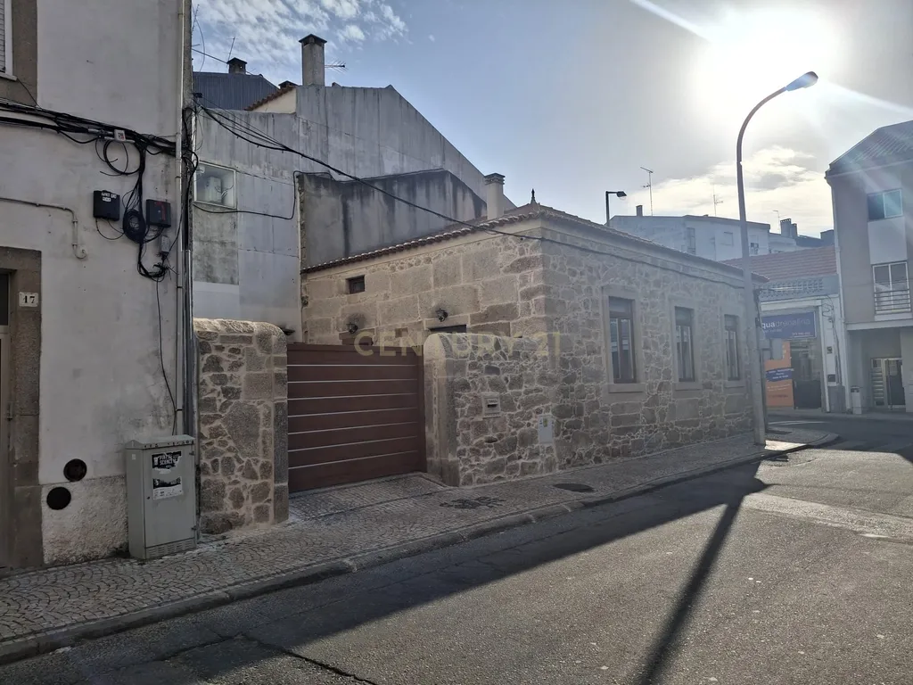 Moradia T3 Renovada no Coração de Castelo Branco - Image 18