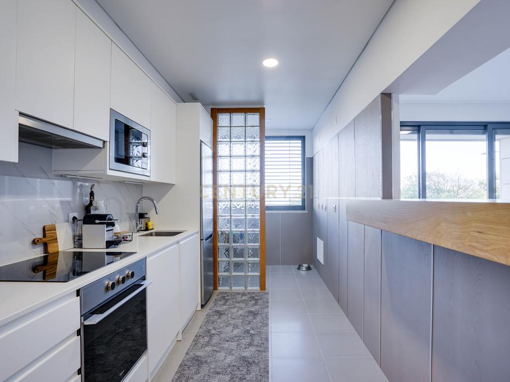 Apartamento T1 com Vista Panorâmica sobre o Rio Tejo – Parque das Nações, Lisboa - Image 11