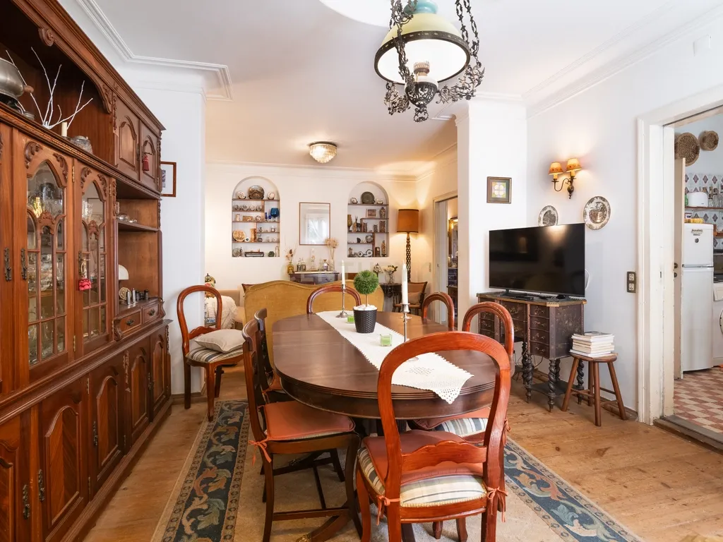 Apartamento T4+2 com logradouro de 187,75 m² na Estrela - Image 4