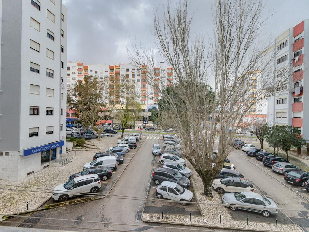 T2 com Box | 117m² | Praceta Gustavo de Matos Sequeira, Massamá - Image 16