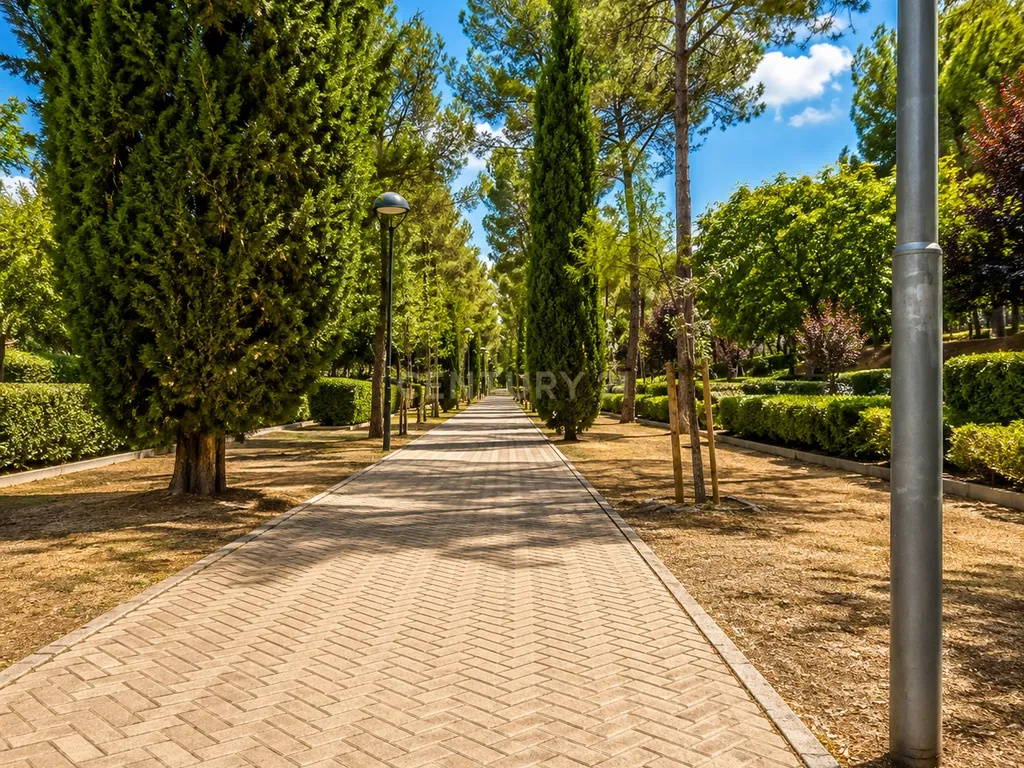 Apartamento familiar de 4 quartos junto à Avenida de Europa, com varanda, piscina e jardim comunitário - Image 28