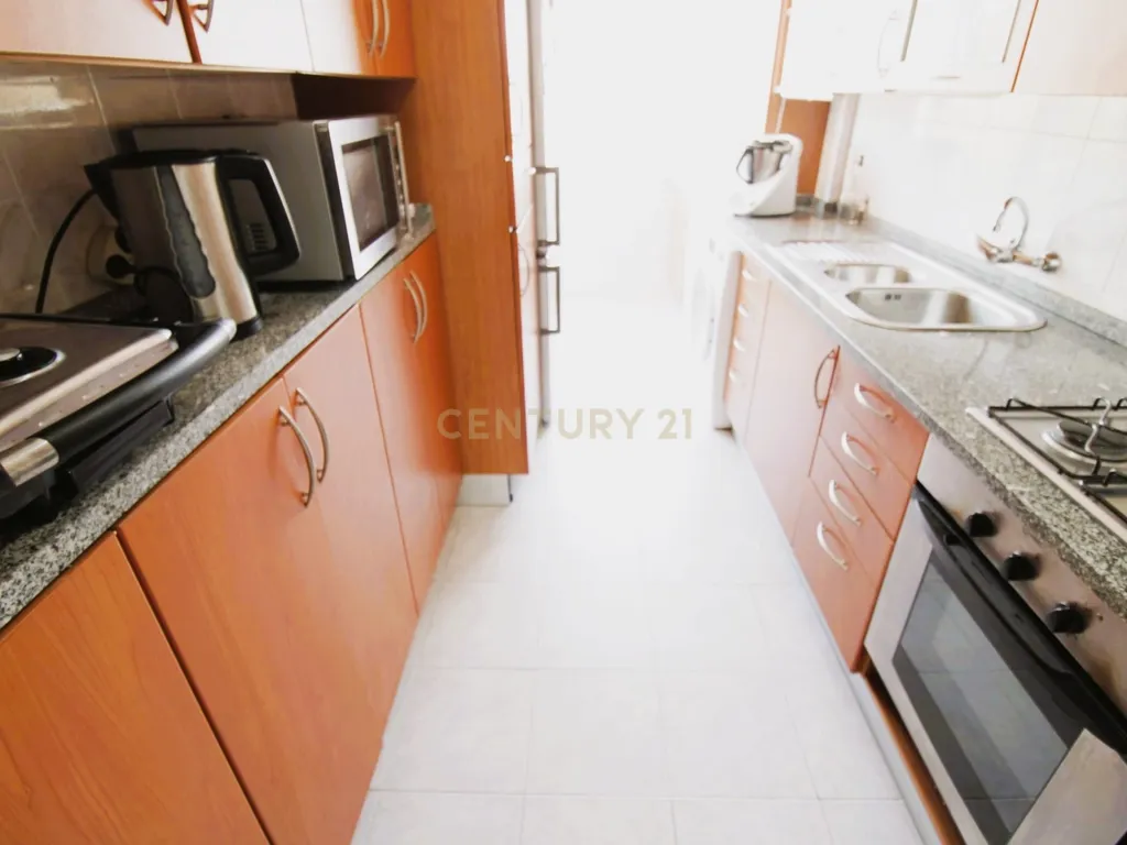 Apartamento T3 com Vista Serra em Alcabideche – Cascais - Image 1