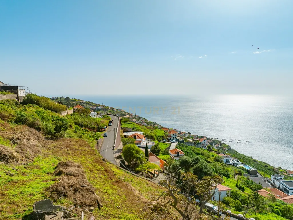 Terreno de Excelência | 3 Terrenos com Licença de Construção Emitida | Projeto para 5 Moradias de Prestígio | Vista Panorâmica para o Mar - Image 16