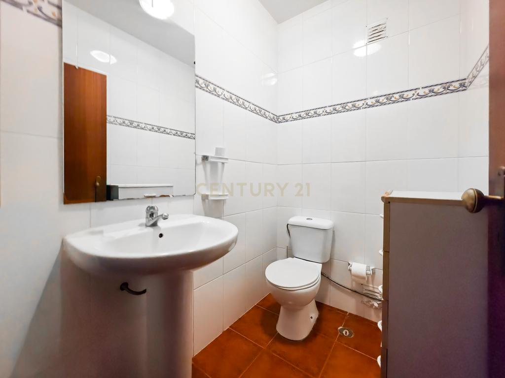 Apartamento T3 na Rua Afonso Castro, em Setúbal com Vista Panorâmica - Image 18