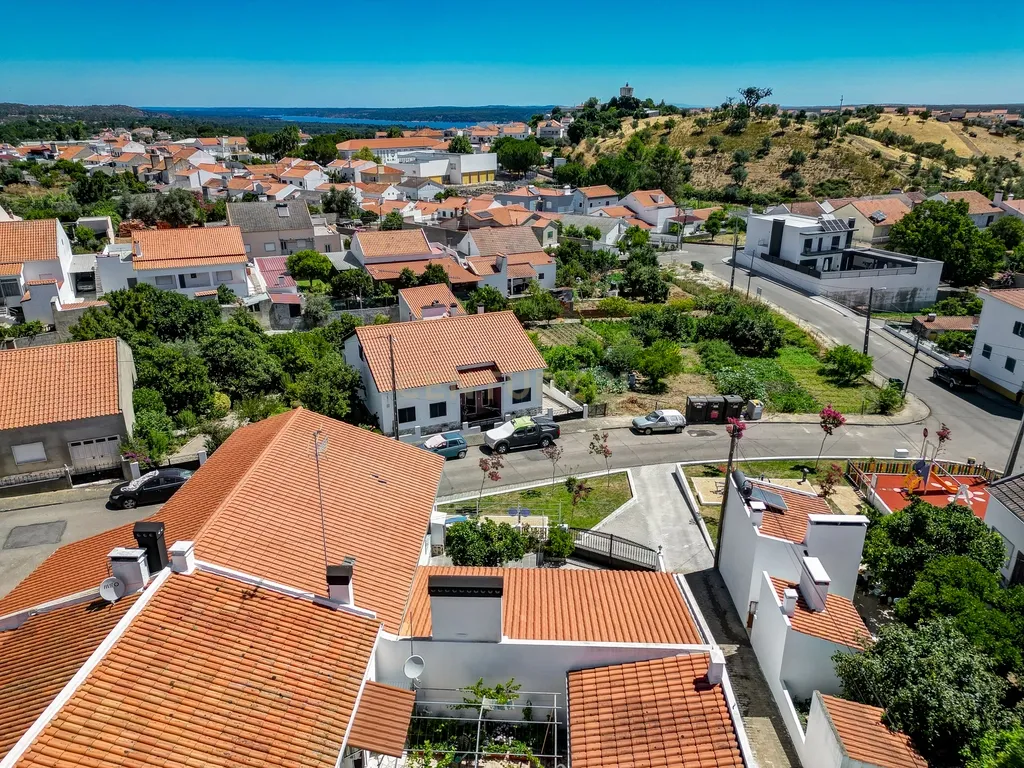 Moradia T8 de 288 m² no Centro de Montargil – Junto à Barragem - Image 45