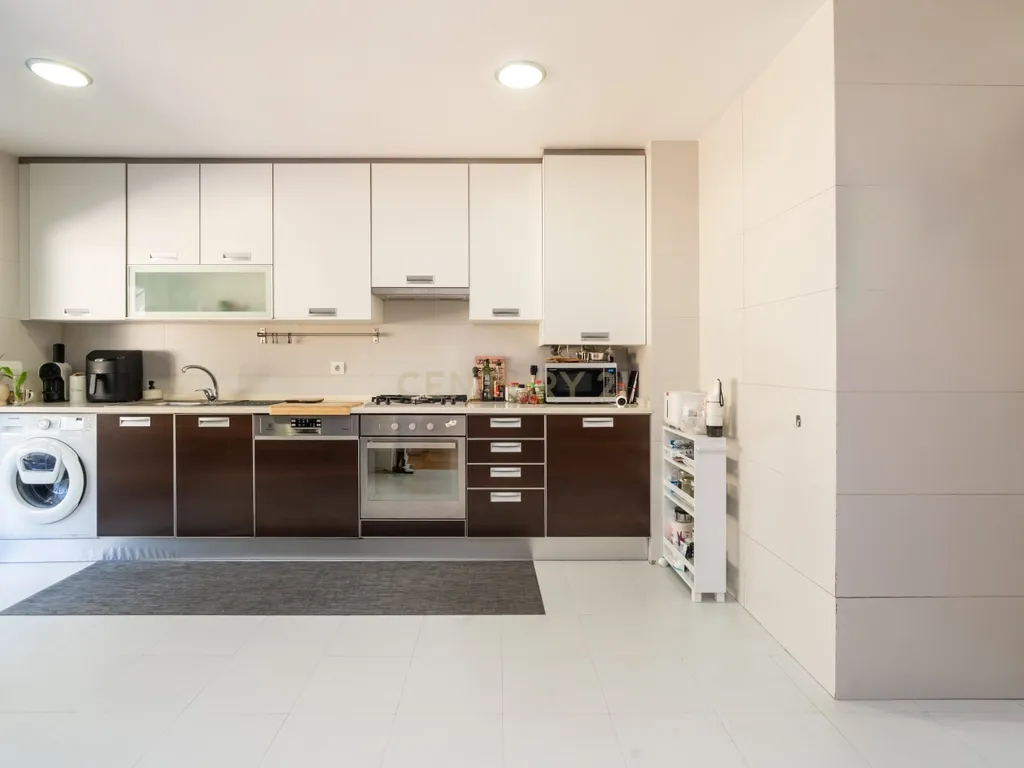 Apartamento T1 com Garagem - Av. Guarda Inglesa - Image 7