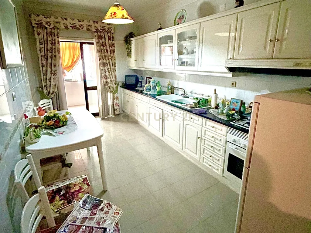 Apartamento T4 para arrendamento na freguesia de Arroios, em Lisboa - Image 10